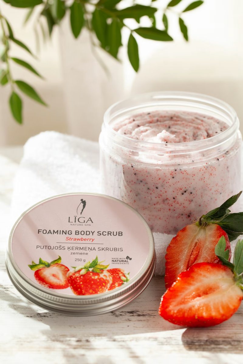 Putojošs ķermeņa skrubis Zemene 250 g - Image 2