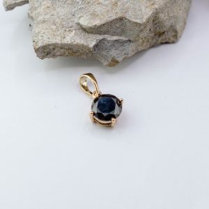 Apzeltīts kulons Black Crystal